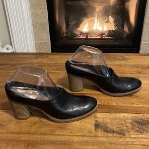 SOFT walk black pumps